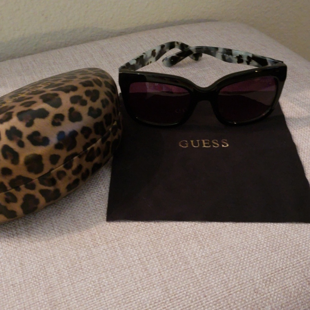 Authentic Guess sunglasses - Picture 2 of 4